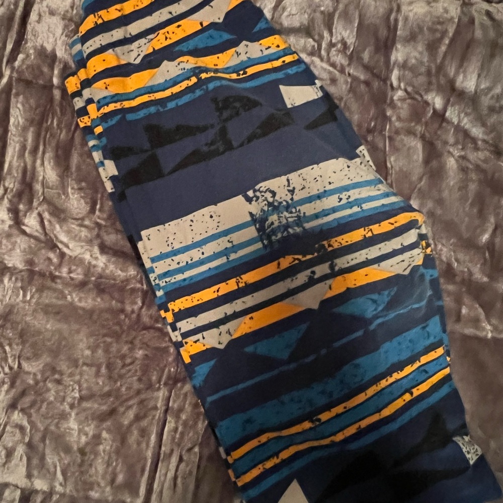 Lularoe OS able and Yellow Leggings